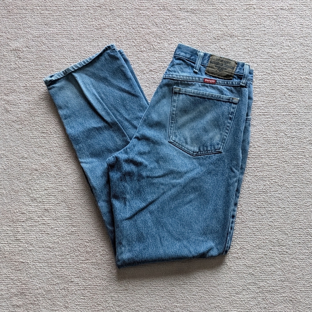 Wrangler straight leg relaxed fit blue jeans, size 34